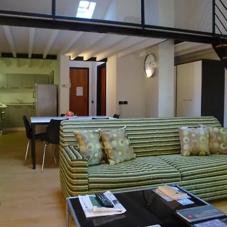 Central Bed 1 *